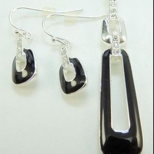 AVON - JET ENAMEL NECKLACE AND EARRING GIFT SET